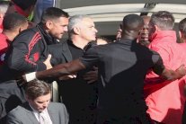 اتهام مساعد ساري بسلوك غير لائق وإنذار مورينيو