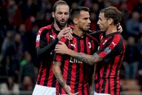 نقطة واحدة لنابولي وميلان يعيد الوصل مع الانتصارات