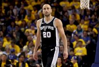 سان أنتونيو سبيرز سيعلق قميص جينوبيلي في آذار/مارس