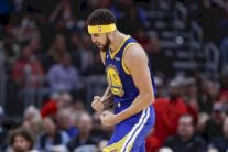 تومسون يحطم الرقم القياسي للثلاثيات في الدوري الأميركي للمحترفين