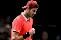 خاتشانوف يطيح بزفيريف وتييم يجرد سوك من لقب دورة باريس