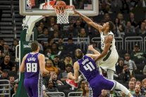 ميلووكي باكس وتورونتو يواصلان بدايتهما القوية