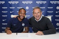 رسميا.. سترلينغ يمدد عقده مع مانشستر سيتي حتى 2023