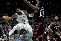 أيرفينغ يقود بوسطن للإطاحة بتورونتو وبداية جيدة لباتلر مع فيلادلفيا