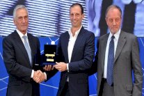 أليغري يتوج بجائزة أفضل مدرب في الدوري الإيطالي للموسم الماضي