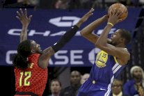 دورانت يقود ووريرز للفوز بغياب كوري وغرين