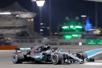 هاميلتون أول المنطلقين في ثنائية لمرسيدس بجائزة أبو ظبي الكبرى