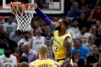 51 نقطة لجيمس في سلة فريقه السابق وخسارة ثالثة تواليا لووريرز