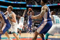 فيلادلفيا دون خسارة على أرضه و43 نقطة لووكر ضد بوسطن