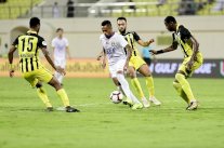 العين يبقي على مطاردته للشارقة في الدوري الإماراتي