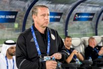 الوحدة الإماراتي يقيل مدربه الروماني ريجيكامب