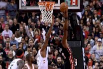 تورونتو يعزز رصيده بفوز خامس تواليا وسقوط ليكرز