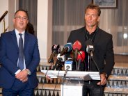 لقجع يؤكد استمرار دعم الكاميرون لاحتضان بطولة أفريقيا للأمم