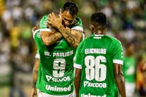 تشابيكوينسي يصارع من أجل البقاء في الدرجة الأولى بعد عامين على تحطم طائرته