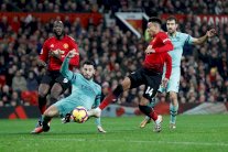 تعادل مشوق بين يونايتد وأرسنال وخسارة مفاجئة لتشلسي وليفربول يفوز بشق النفس