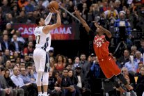 دنفر يوقف سلسلة تورونتو وكوري يعيد ووريرز للانتصارات