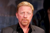 بوريس بيكر يتخلى عن مطالبته بالحصانة الدبلوماسية