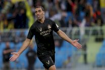 النصر يتخطى الرائد برباعية للمغربي حمد الله وفوز أول للاتحاد