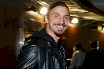 إبراهيموفيتش: ميسي كان ينافس رئيس ريال مدريد على الكرة الذهبية