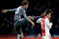 مولر يعتذر لمدافع أياكس تاليافيكو