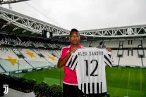 البرازيلي ساندرو يمدد عقده مع يوفنتوس حتى 2023