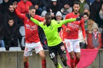 ليل يعزز موقعه في المركز الثاني وليون ينتزع الثالث