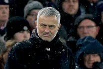 رسمياً : مانشستر يونايتد يقيل مدربه جوزيه مورينيو