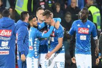 ميليك ينقذ نابولي من فخ كالياري ويبقيه مطاردا ليوفنتوس