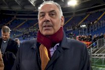 لافتات معادية لرئيس روما في كافة أنحاء العاصمة