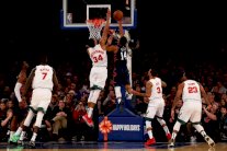 أنتيتوكونمبو يقود ميلووكي للفوز على نيويورك في الدوري الأميركي