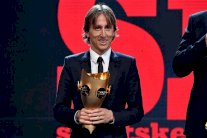 مودريتش يضيف جائزة أفضل رياضي في بلاده إلى رصيده عام 2018