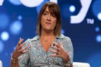 دينيدج تعتذر عن تولي منصب المديرة التنفيذية في رابطة الدوري الإنكليزي