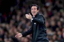 تغريم إيمري 10 الآف دولار لركله قارورة مياه باتجاه المدرجات