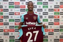 إيفرا الموقوف بسبب ركل مشجع يعود إلى الملاعب من بوابة وست هام