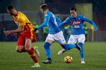 نابولي يتشبث بالصدارة ويوفنتوس بالمطاردة