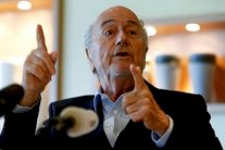 بلاتر يفكر في الطعن في عقوبة ايقافه بسبب 