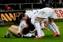 سوانسي وهادرسفيلد وروتشدايل إلى ثمن نهائي كأس إنكلترا