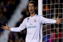 ريال مدريد يوافق على زيادة راتب كريستيانو رونالدو