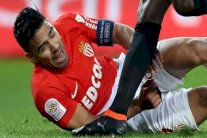 إصابة فالكاو تبعده من أسبوعين إلى ثلاثة