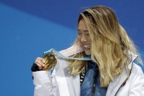 الأميركية الشابة كيم تحرز ذهبيتها الأولى في ألواح التزلج