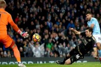 مان سيتي يسحق ليستر بخماسية وغوارديولا يشيد بأغويرو