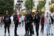 اصابة 38 شرطيا تونسيا في احداث شغب خلال مباراة كرة قدم