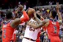 ويزاردز يطيح بكافالييرز و44 نقطة لكوري في سلة كليبرز