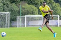 بولت يعلن التوقيع مع ناد لكرة القدم ويكشف هويته الثلاثاء