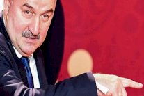 مدرب روسيا يقلل من مخاوف العنصرية والشغب على مونديال 2018