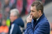 هامبورغ يقيل مدربه بعد 7 أسابيع على تعيينه