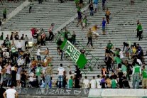 أحكام بسجن 22 مشجعا للرجاء على خلفية أحداث شغب في المغرب