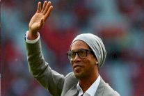 البرازيلي رونالدينيو يدخل عالم السياسة