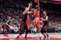 هيوستن يؤهل كليفلاند وخسارة قاسية لممفيس