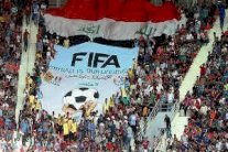 العراقيون يحتفلون رغم الرفع المنقوص للحظر عن ملاعبهم